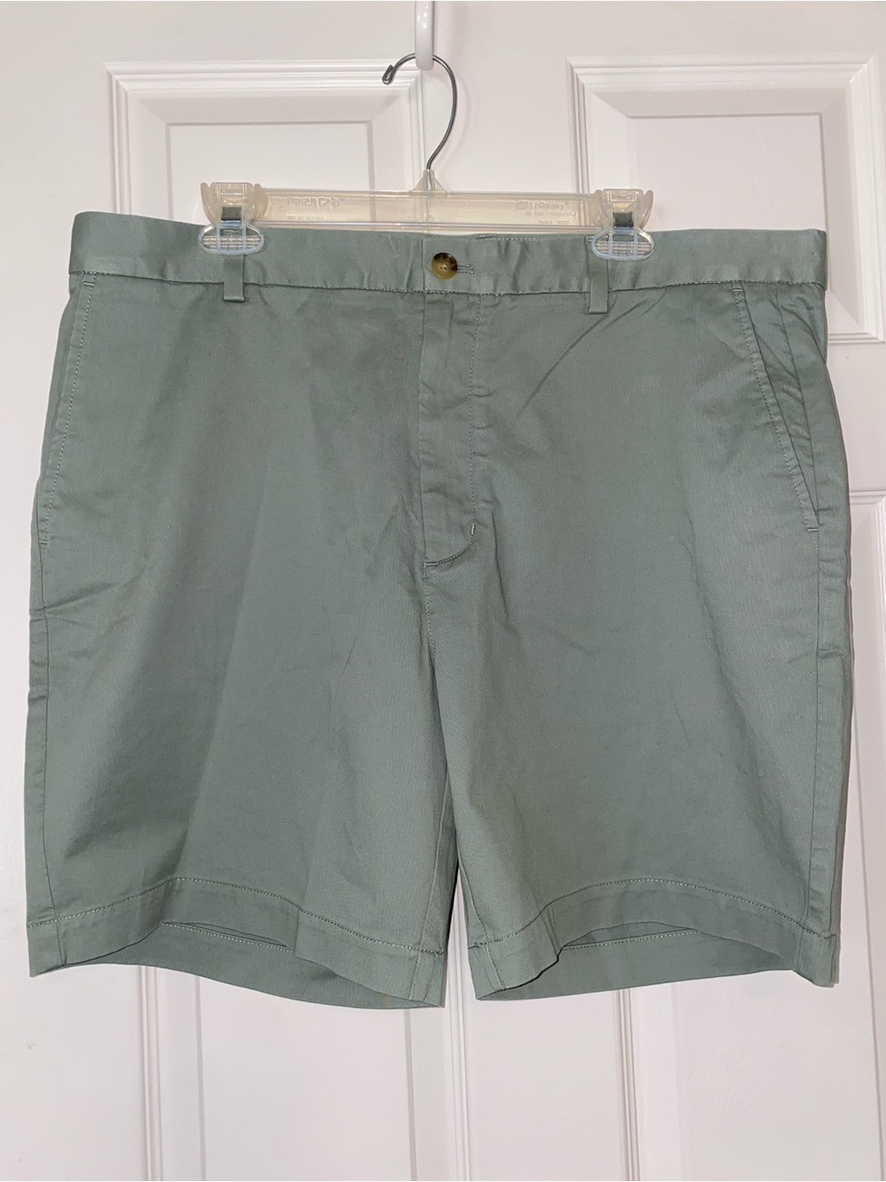 Vineyard Vines Men's Breaker Flat Front Shorts in Sage Green